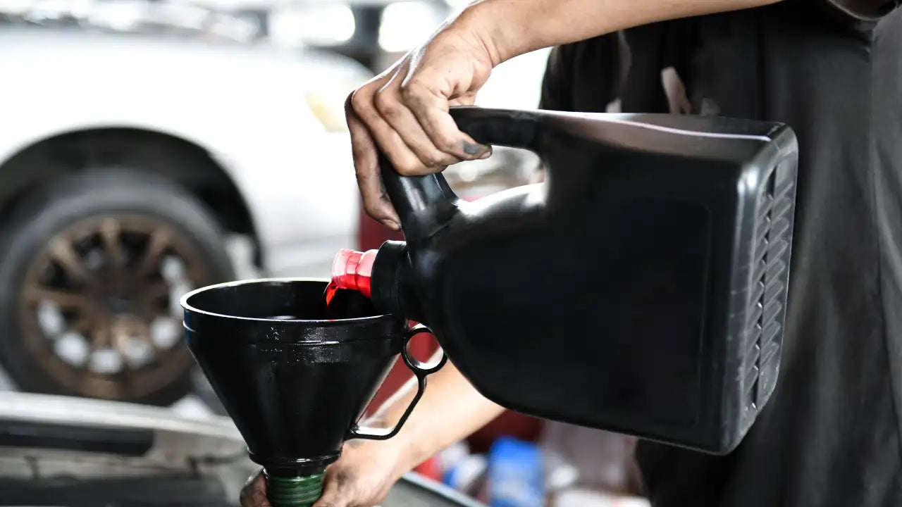 ¿Hacer su propio cambio de aceite anula su garantía?