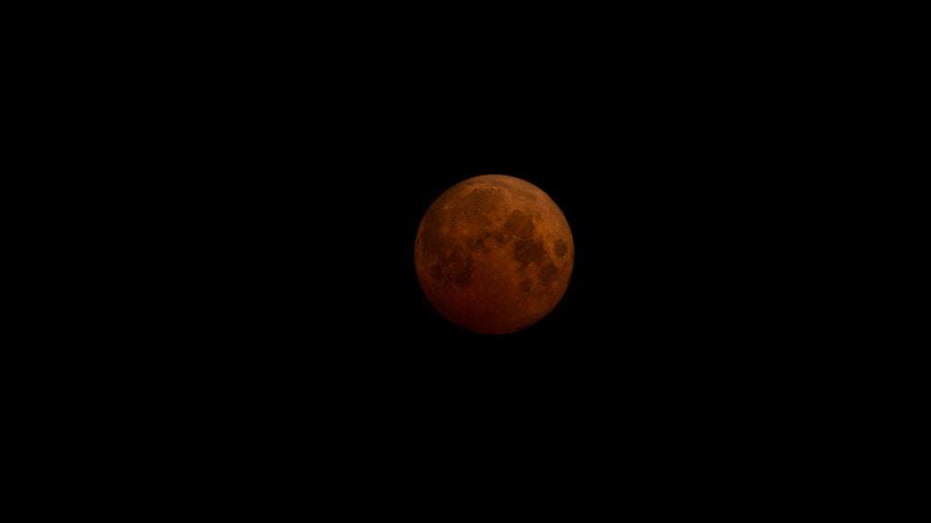 ¿Es seguro conducir durante un eclipse lunar?